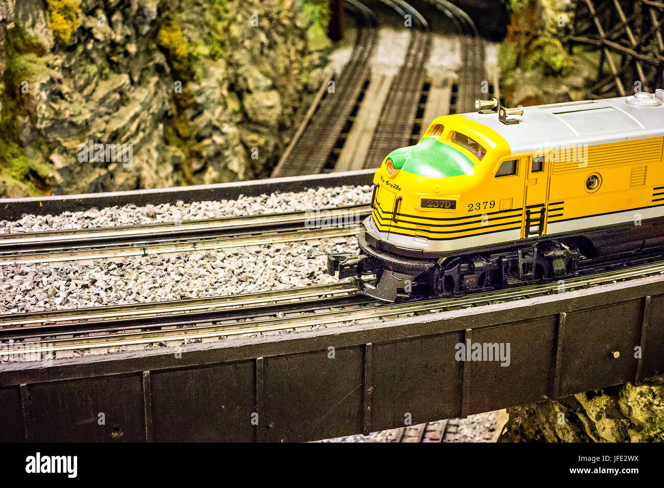 Modellbahn Zoomen durch im Museum Stockfoto