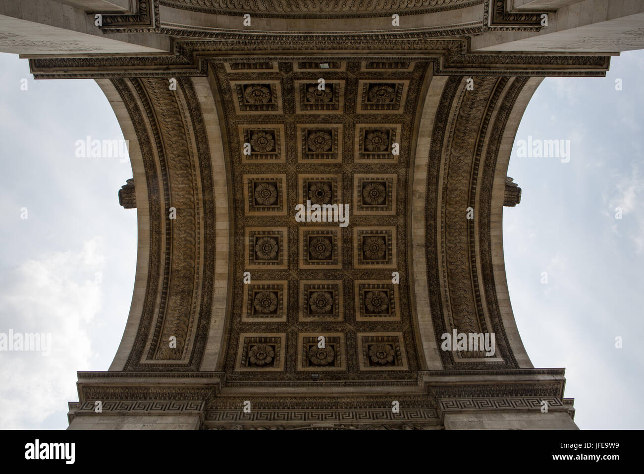 Details, Reliefskulptur und Architektur im Inneren des Arc de Triomphe. Stockfoto