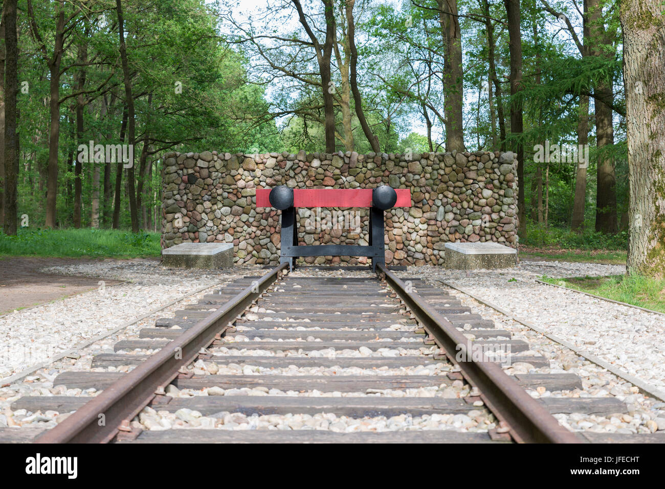 rote Eisenbahn Puffer Ende zum Ziel des Railroad Tracks Stockfoto