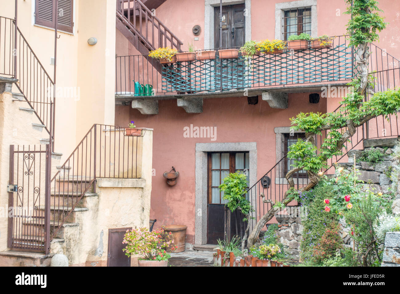 Typische Edelstahlsockel in Feriolo bin Lago Maggiore, Italien Stockfoto
