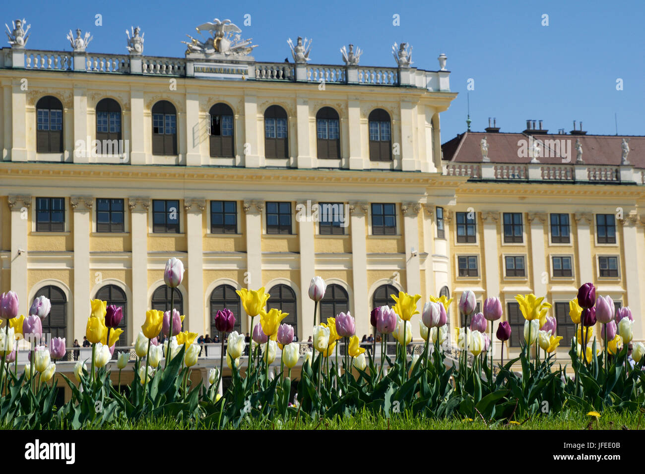 Wien, Österreich - 30. April 2017: Schloss Schönbrunn in Wien. Es ist eine ehemalige imperial 1441-Zimmer Rokoko Sommerresidenz von Sissi-Kaiserin Elisabeth von Österreich in modernen Wien Schönbrunn Stockfoto