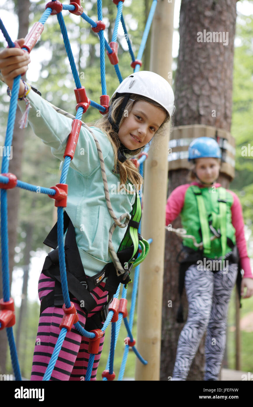 12 Jahre altes Mädchen, Kletterpark, Svat Ý Linhart, Karlsbad, Tschechien, Europa Stockfoto
