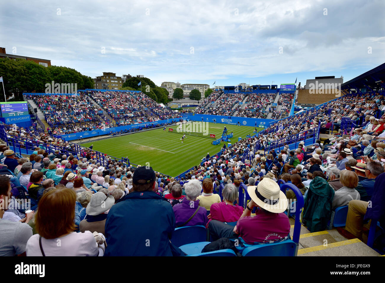 Fans während der Aegon International Eastbourne-Tennis-Turnier in Devonshire Park Eastbourne Sussex UK. 30. Juni 2017 Stockfoto