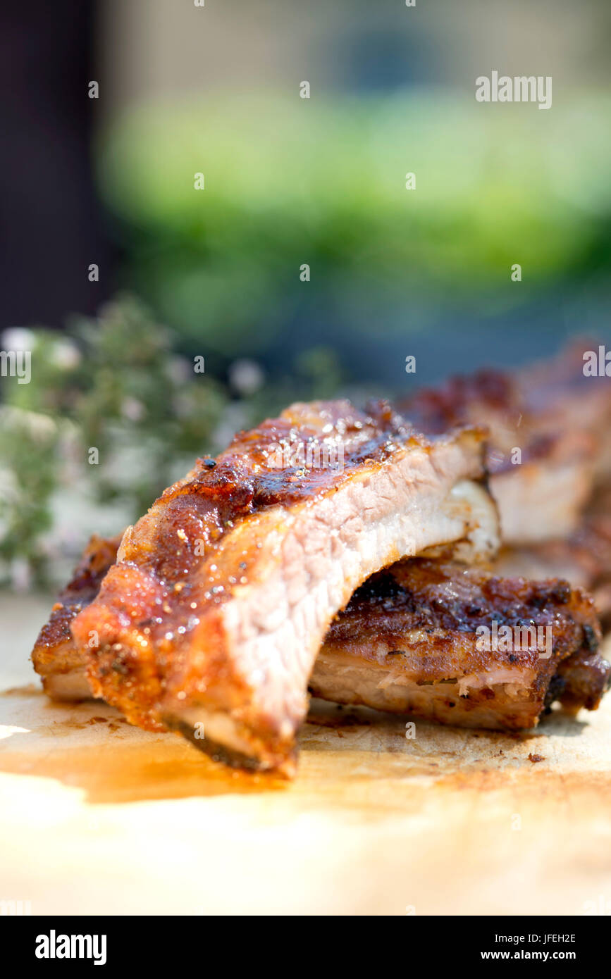 Spareribs vom grill -Fotos und -Bildmaterial in hoher Auflösung – Alamy