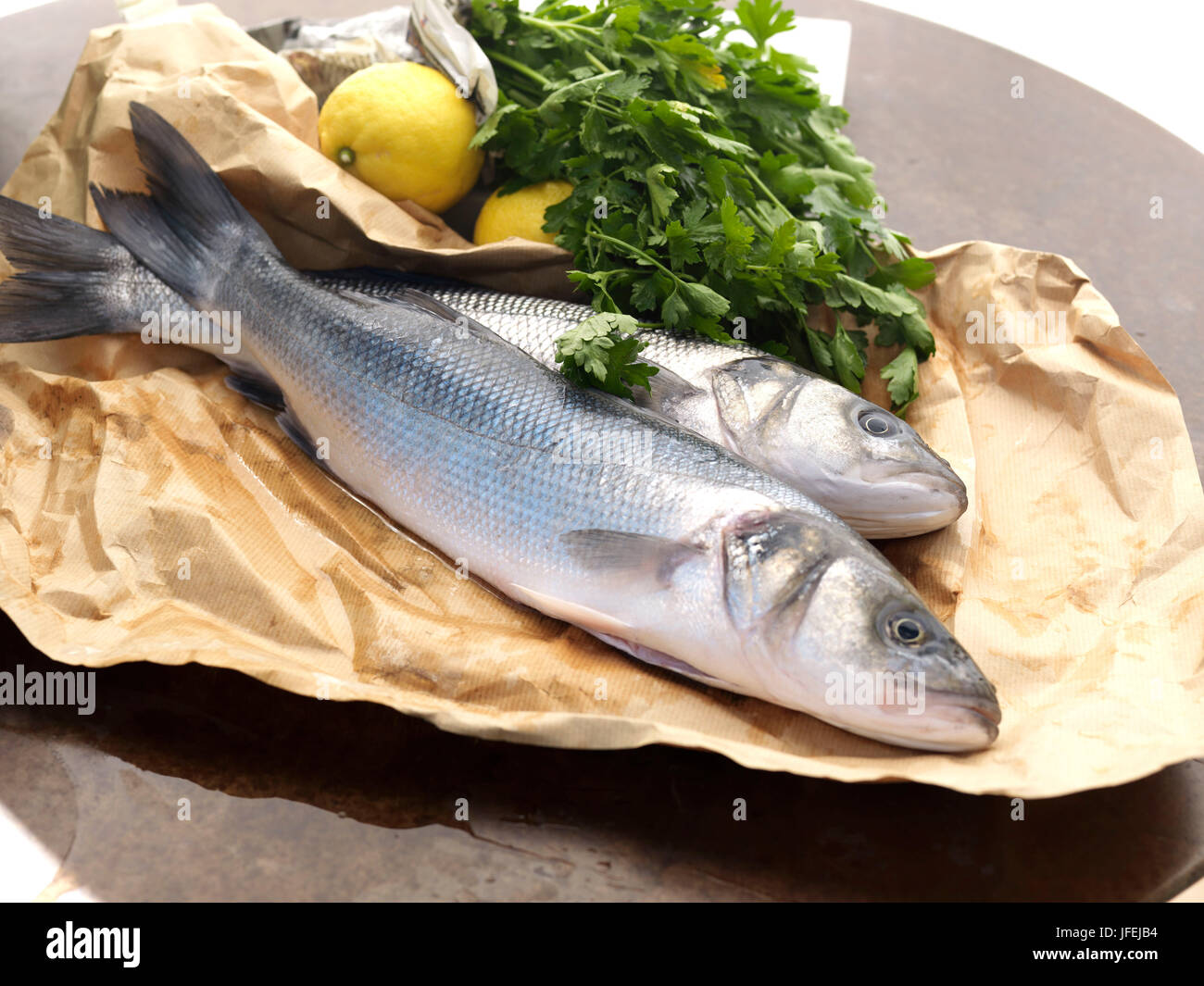 Fisch, Branzino oder Europäische Wolfsbarsch, roh Stockfoto