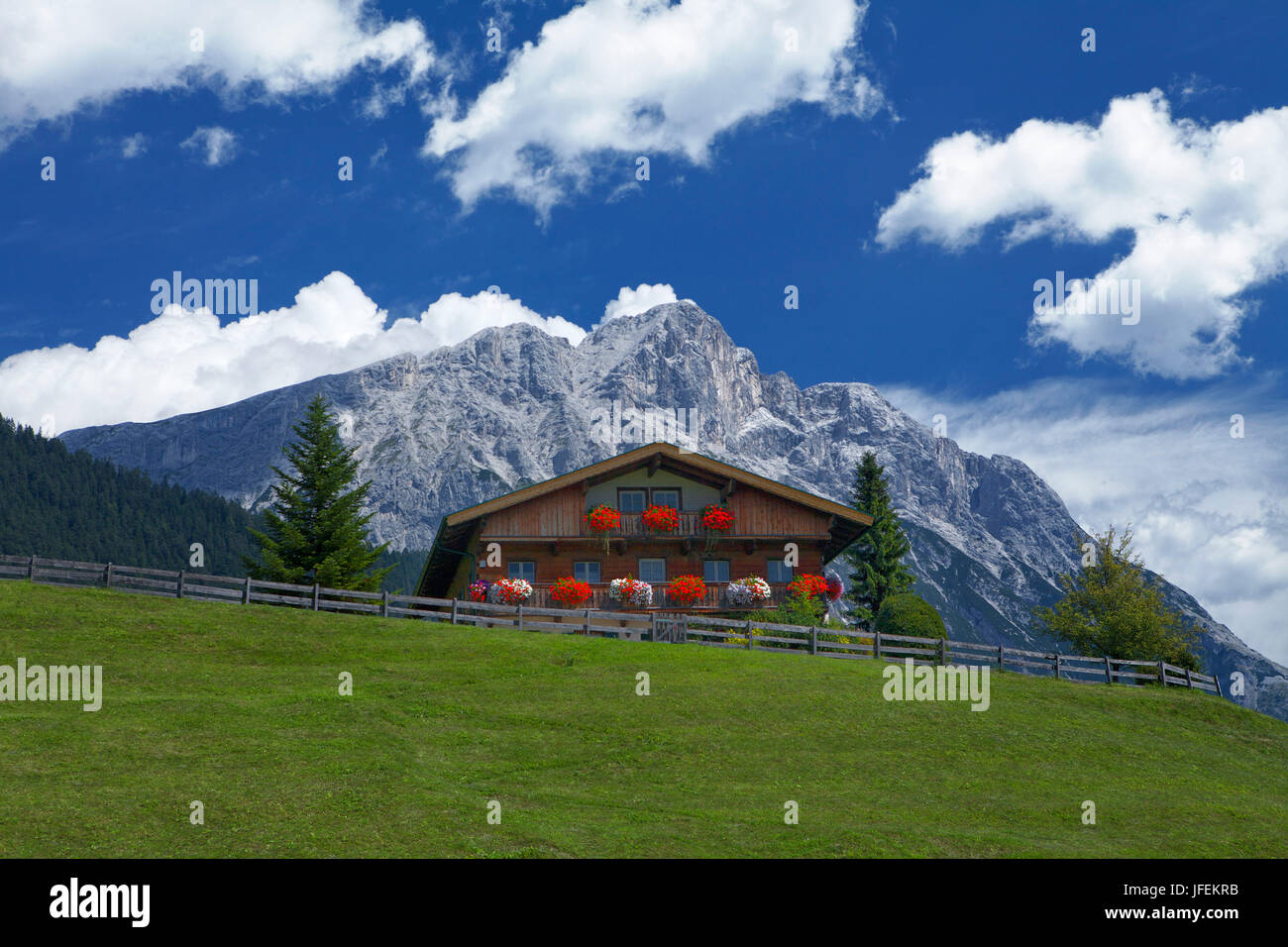 Osterreich Tirol Wildermieming Bergdoktor Haus Stockfoto Bild