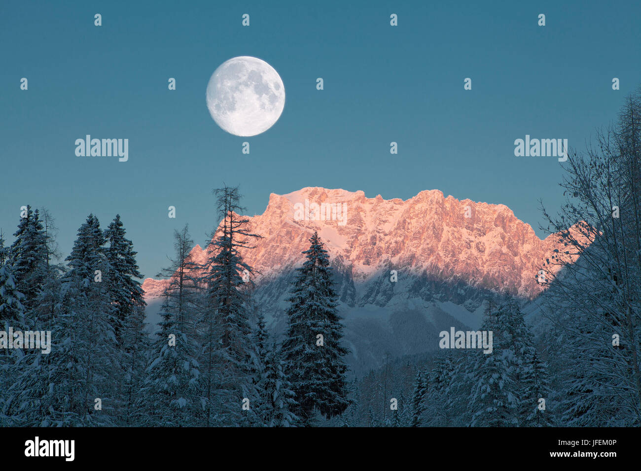 Austria tyrol lermoos zugspitze winter -Fotos und -Bildmaterial in ...