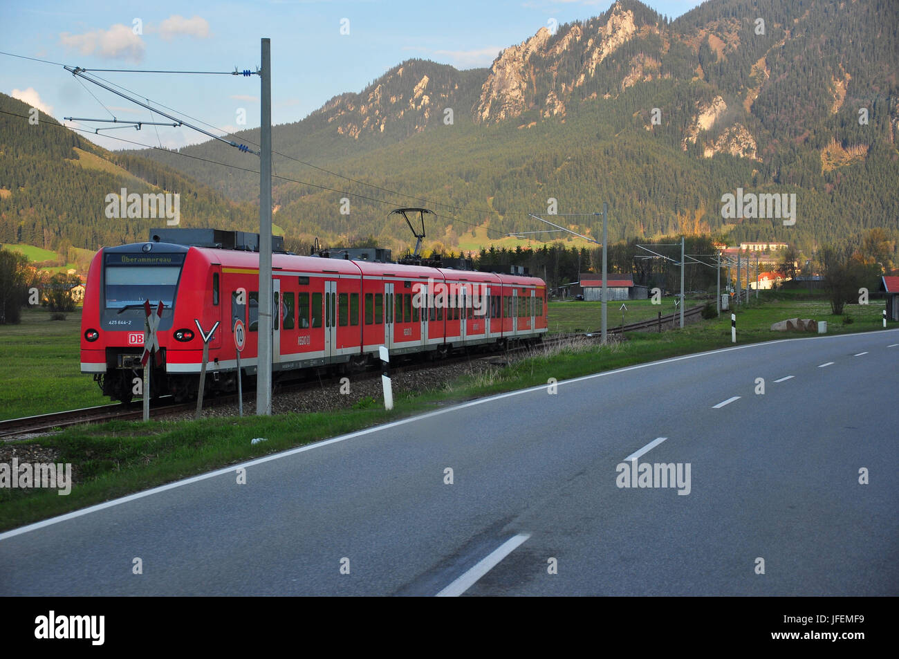 Deutschland, Bayern, Werdenfels, Ammer Region, Bundesstraße, s-Bahn Stockfoto