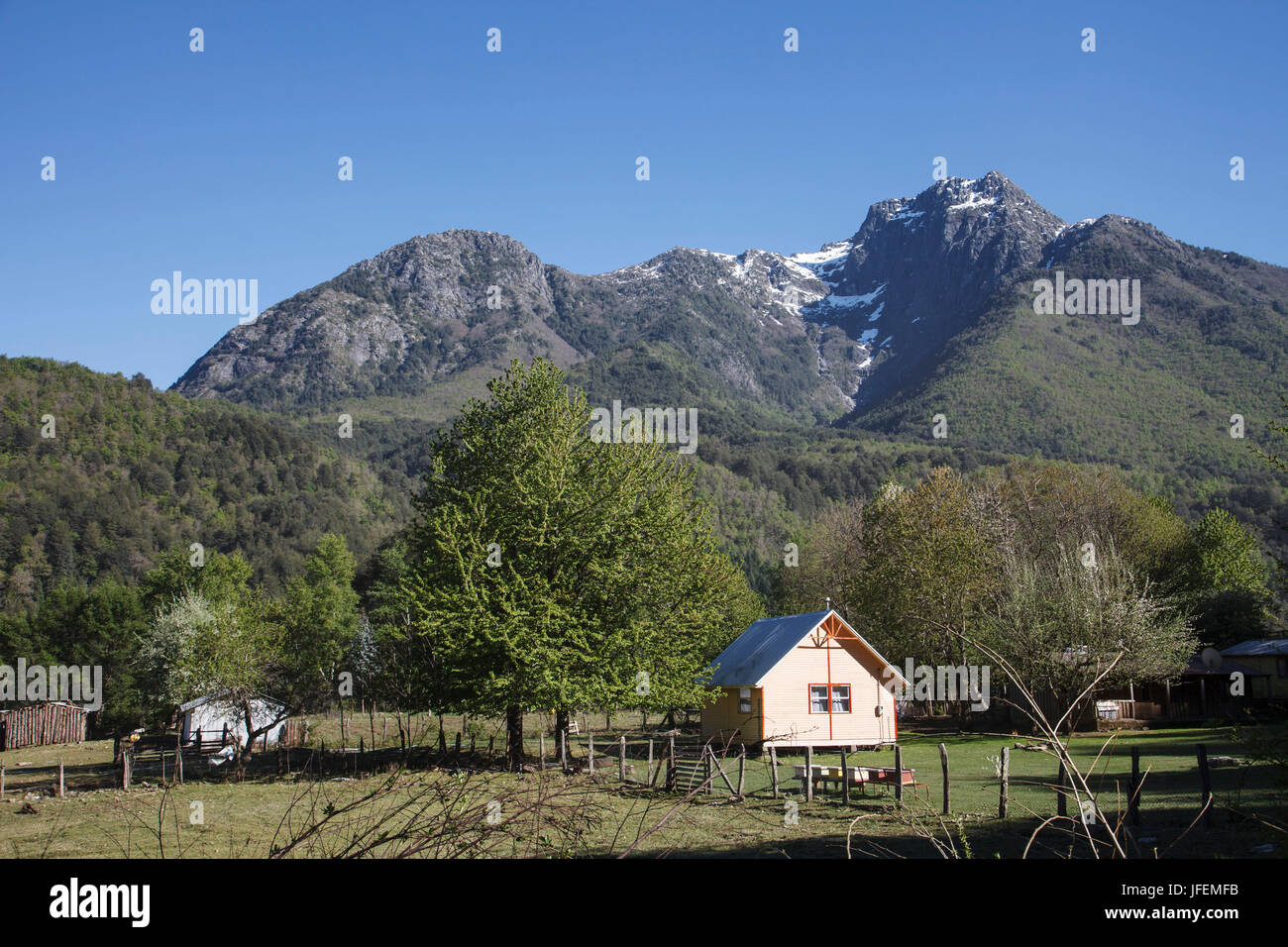Chile, Araucania, Alto Bio Bio, Mapuche, Berge, Holz, Haus Stockfoto Chile, Araucania, Alto Bio Bio, Mapuche, Berge, Holz, Haus Stockfoto