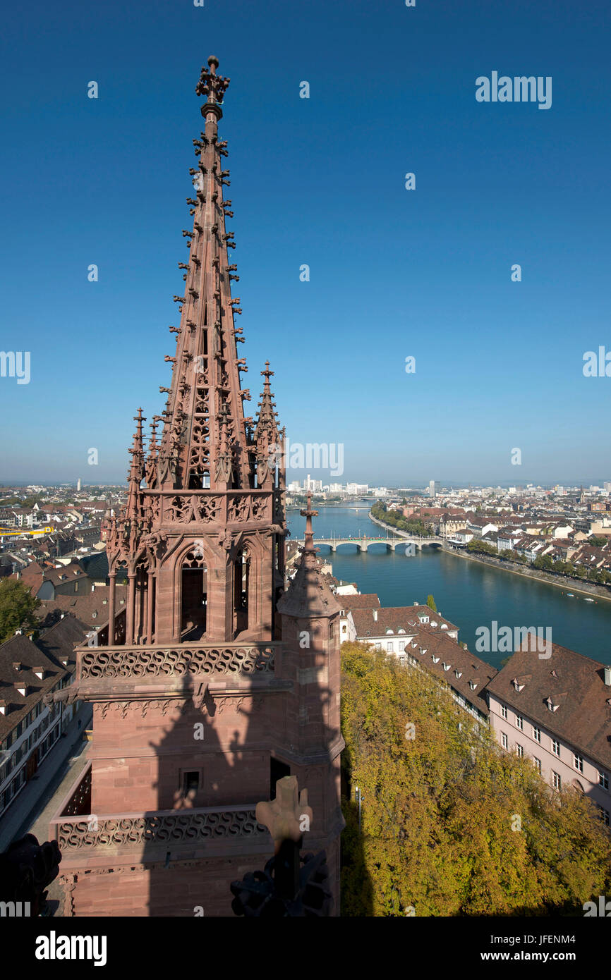 Schweiz, Basel, Blick vom Dom über den Rhein und die Mittlere Brücke, Brücke Stockfoto