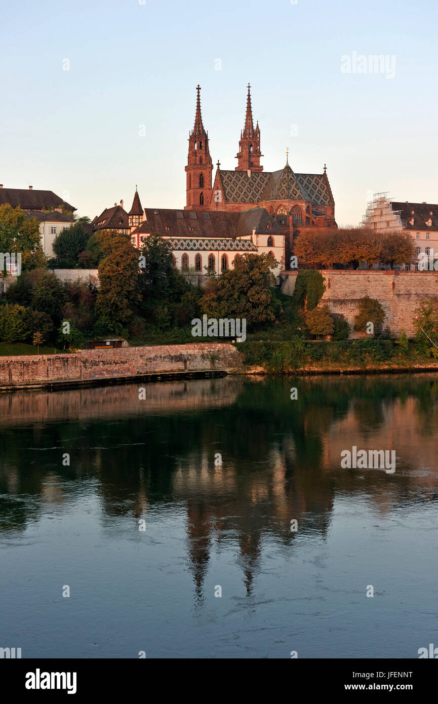 Schweiz, Kanton Basel-Stadt, Basel, dem linken Ufer des Rheins, große Basel und die Kathedrale-Viertel mit der Kathedrale Stockfoto