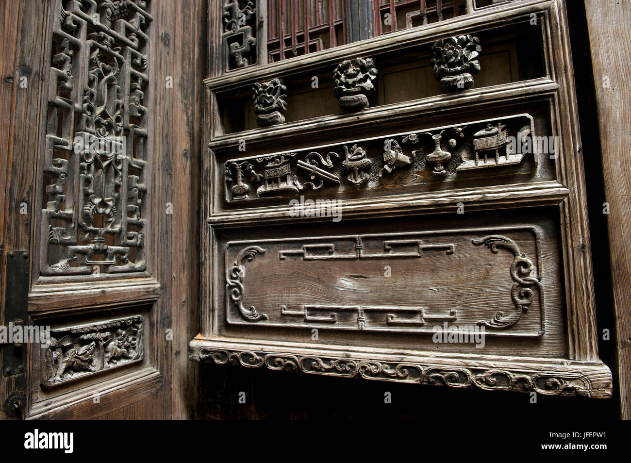 China, Provinz Anhui, Xidi Dorf, UNESCO-Welterbe, alte traditionelle Haus, geschnitzte Tür Stockfoto