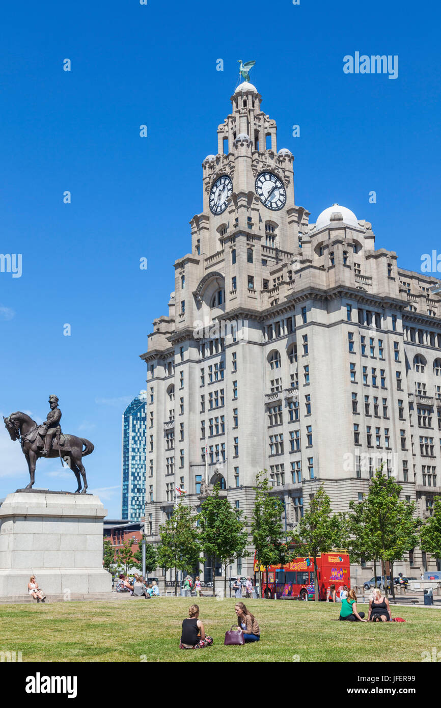 England, Merseyside, Liverpool, Pier Head, das Royal Liver Building Stockfoto