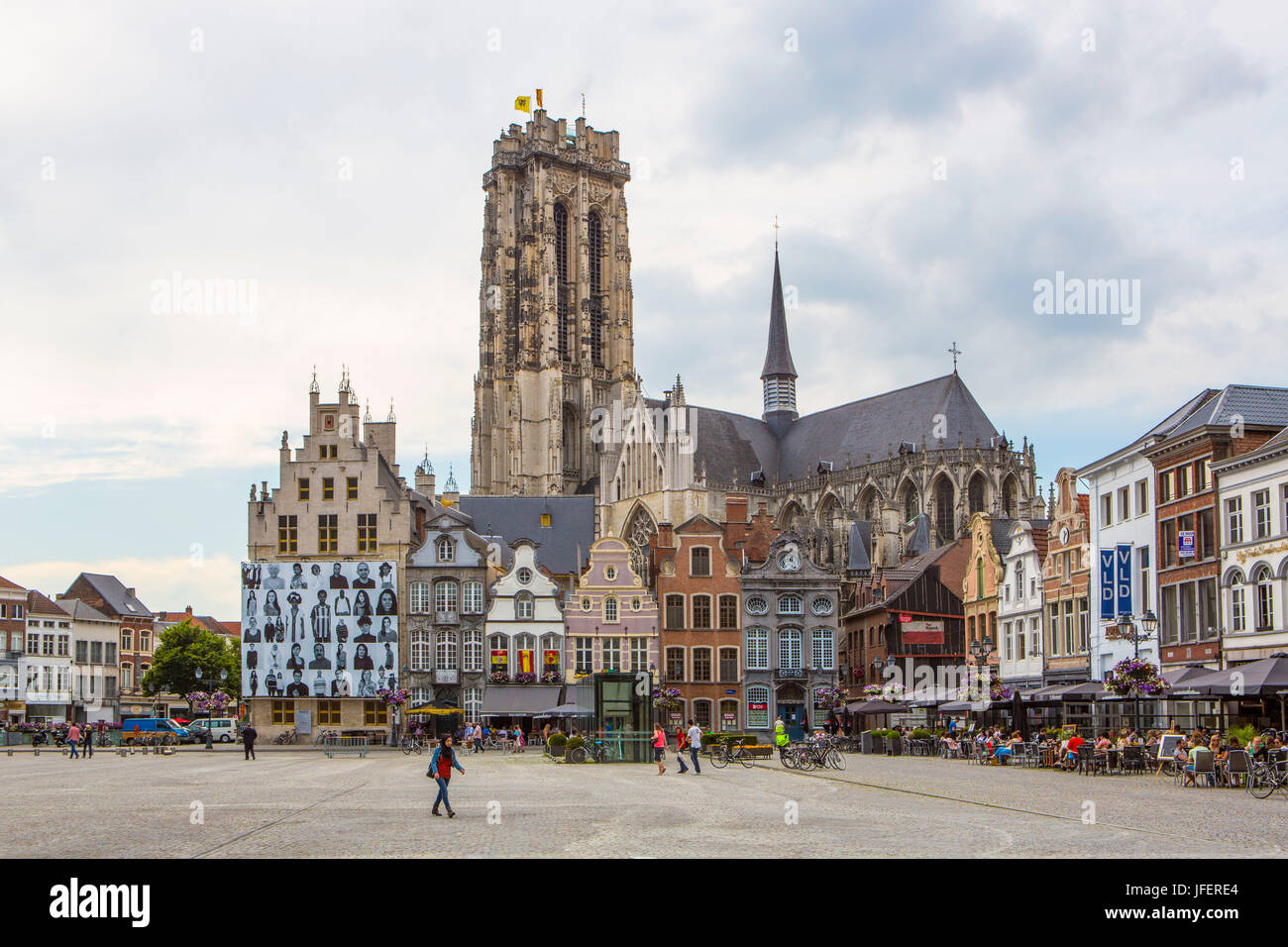 Belgien, Mechelen City, Marktplatz, Mechelen Kathedrale Stockfoto