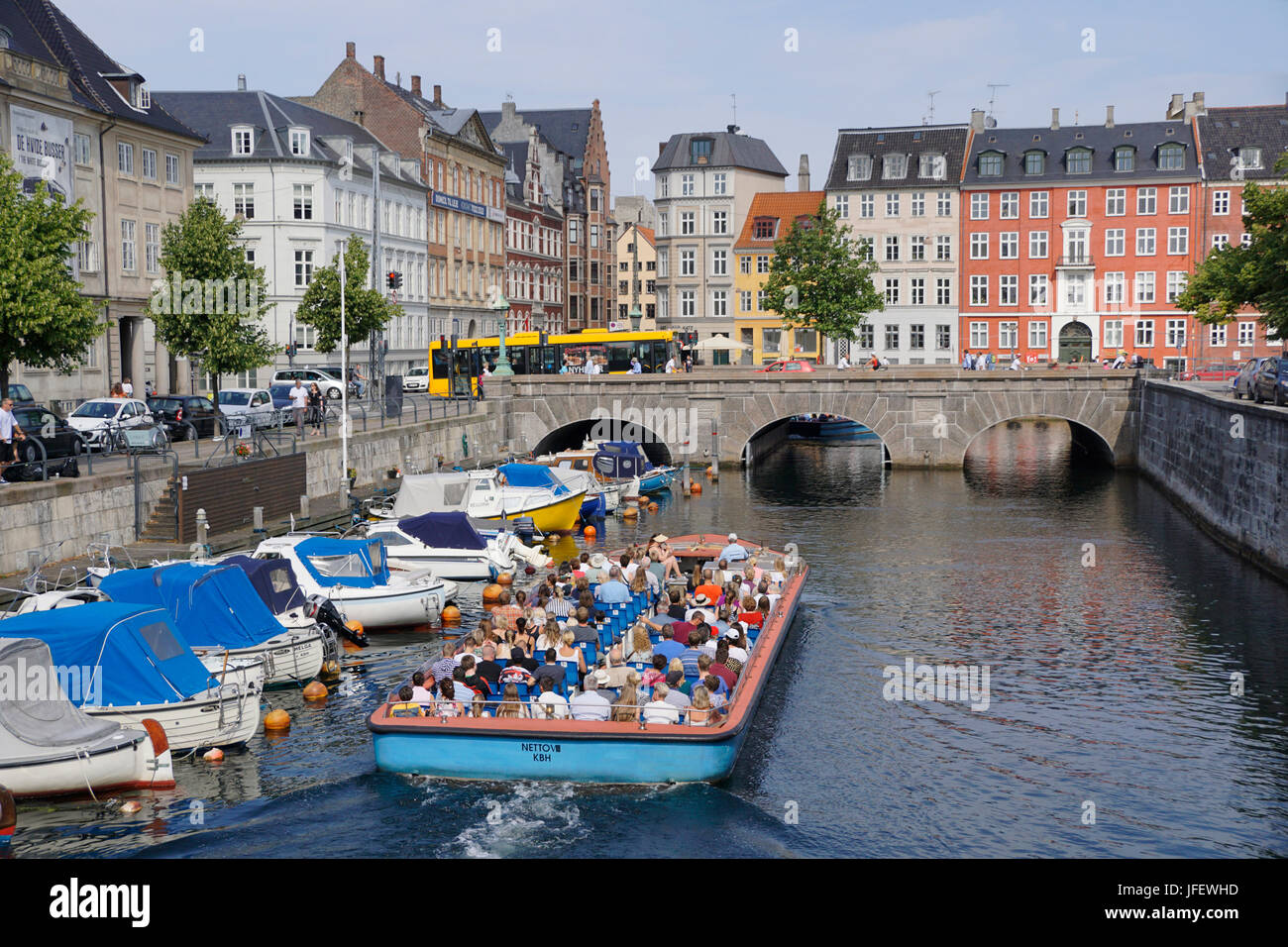 Copenhagen Grachtenfahrt Boot für Touristen. Stockfoto