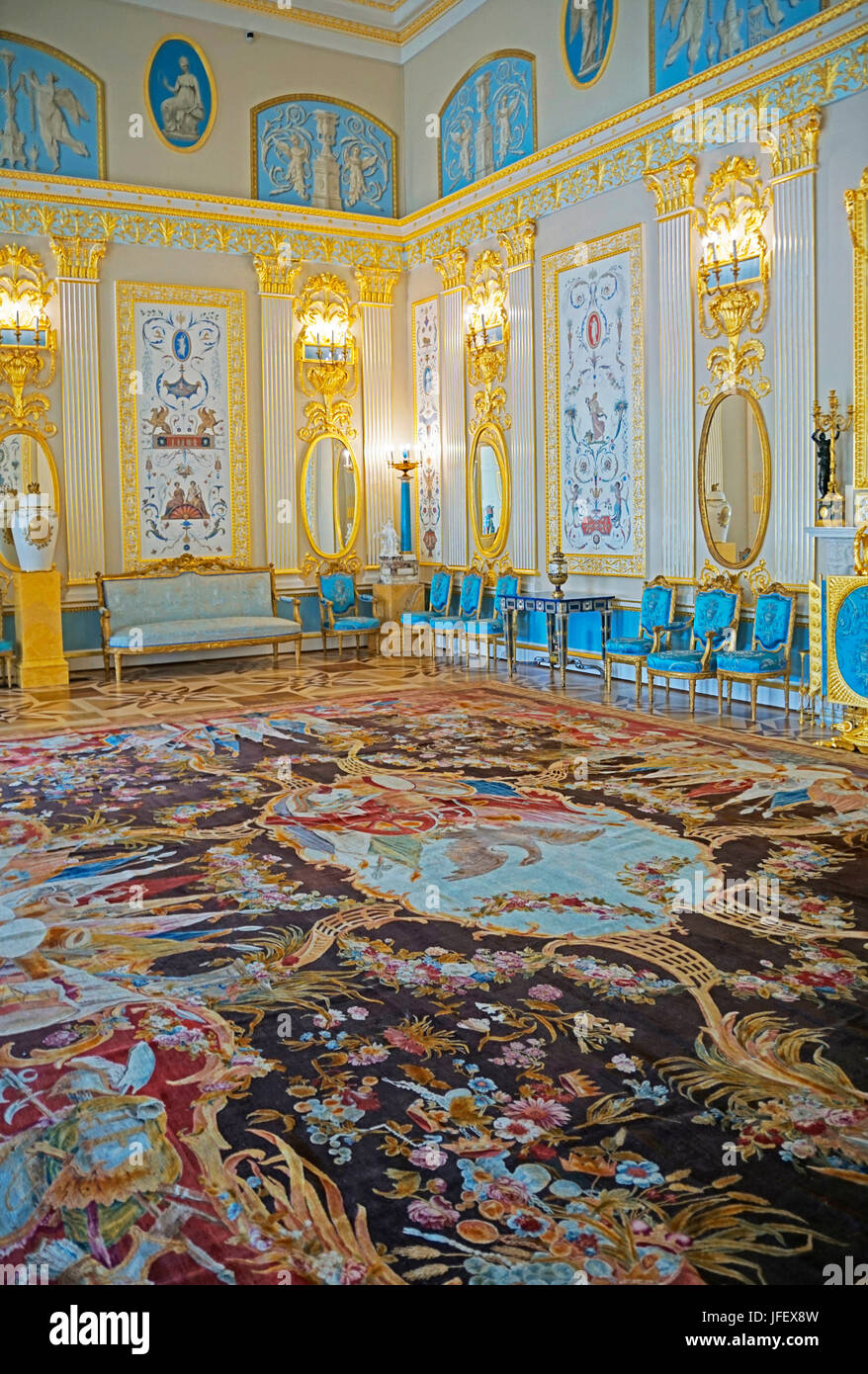 Blaue Zimmer im Katharinenpalast in Puschkin in St. Petersburg, Russland Stockfoto