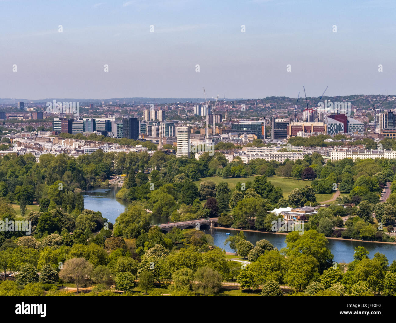 Luftaufnahme über Hyde Park und die Serpentine See im Zentrum von London in England Stockfoto