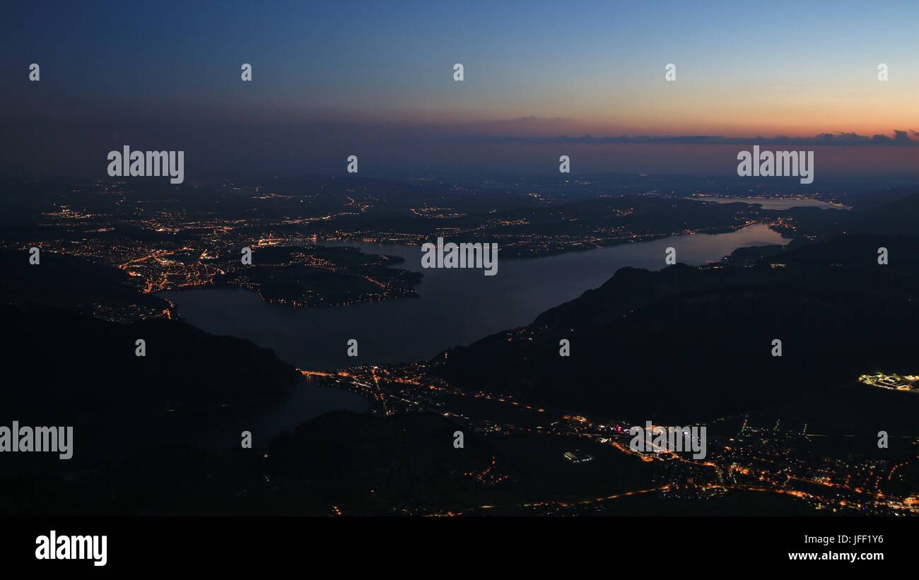 Luzern und See Floralpina bei Nacht Stockfoto