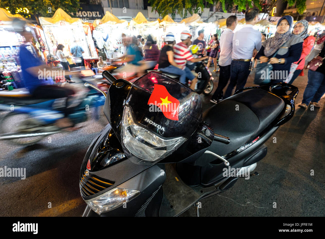 Hunderte von Personen, Motorräder auf den Straßen von Ho Chi Minh City in Vietnam, Asien Stockfoto