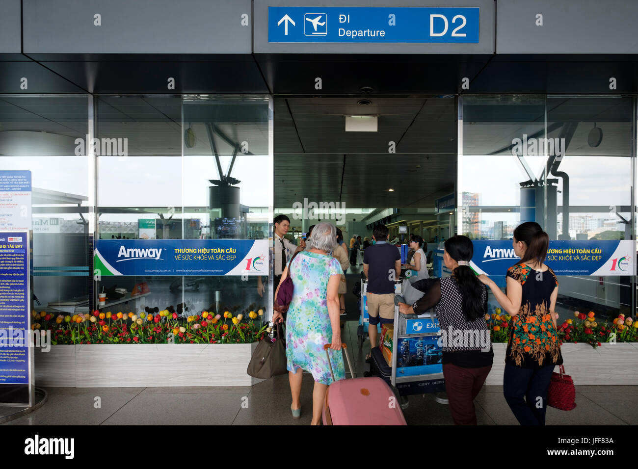 Abflughalle am internationalen Flughafen Tan Son Nhat in Ho Chi Minh, Vietnam, Asien Stockfoto