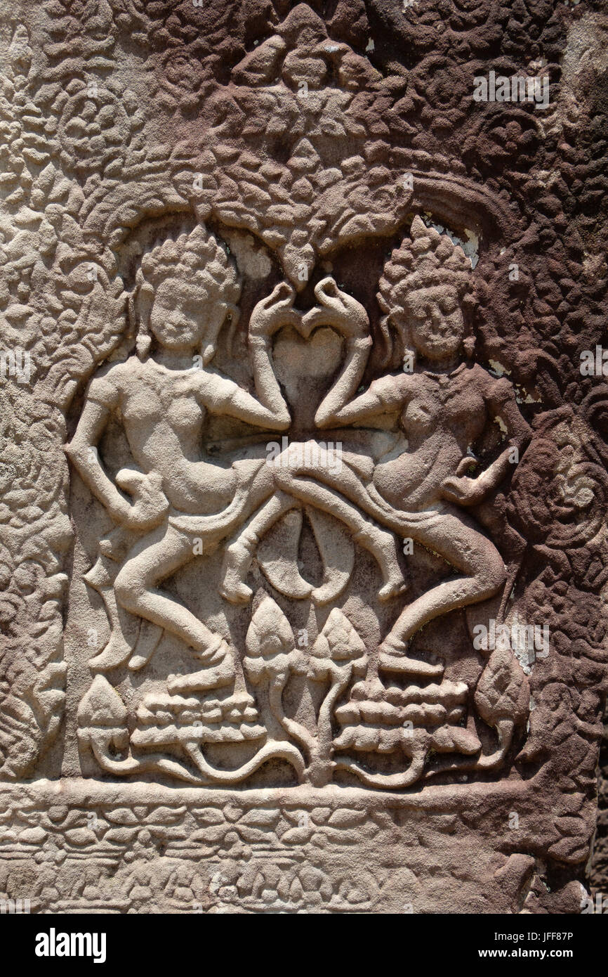 Nahaufnahme von Apsara Tänzer bas-relief Stein Skulpturen an Bayon Tempel, Kambodscha, Asien Stockfoto