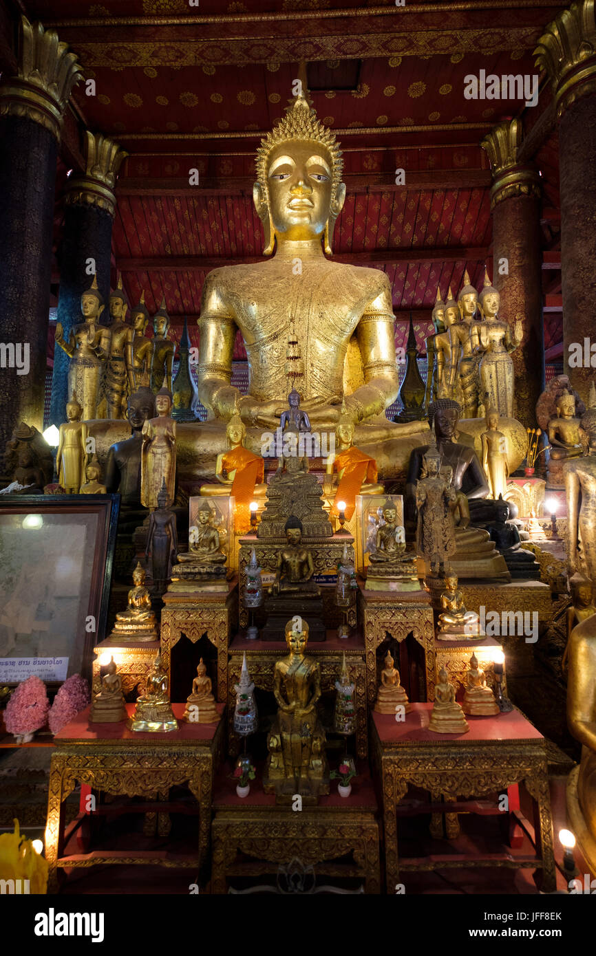 Buddha Statue im Wat Mai Suwannaphumaham (aka inkl. Mwst.) Tempel, Luang Prabang, Laos, Asien Stockfoto