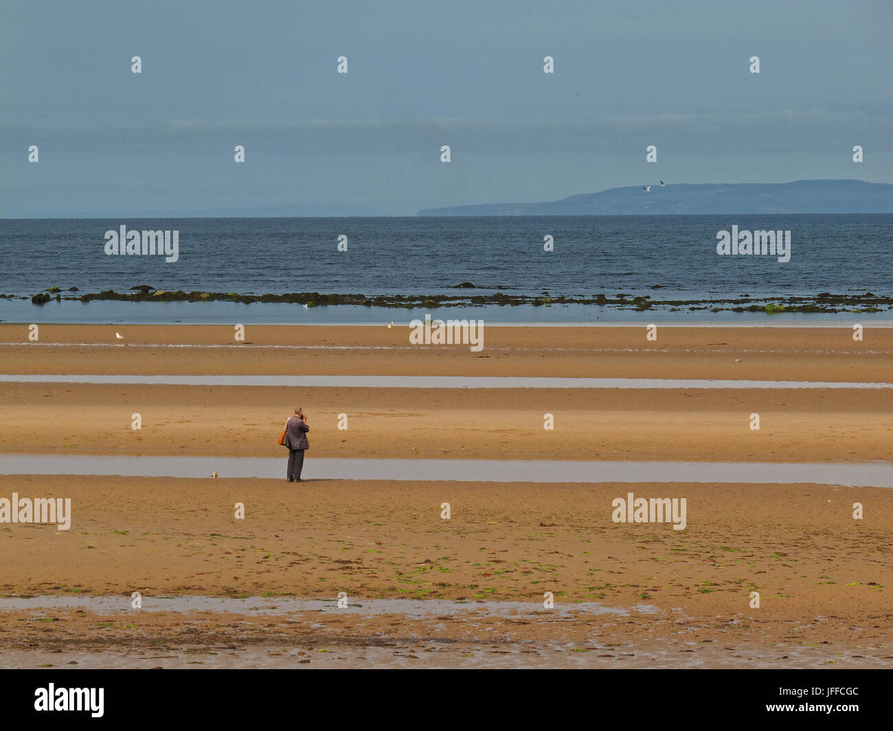 Ayr Strand einsam solo Fotograf Gezeiten Stockfoto