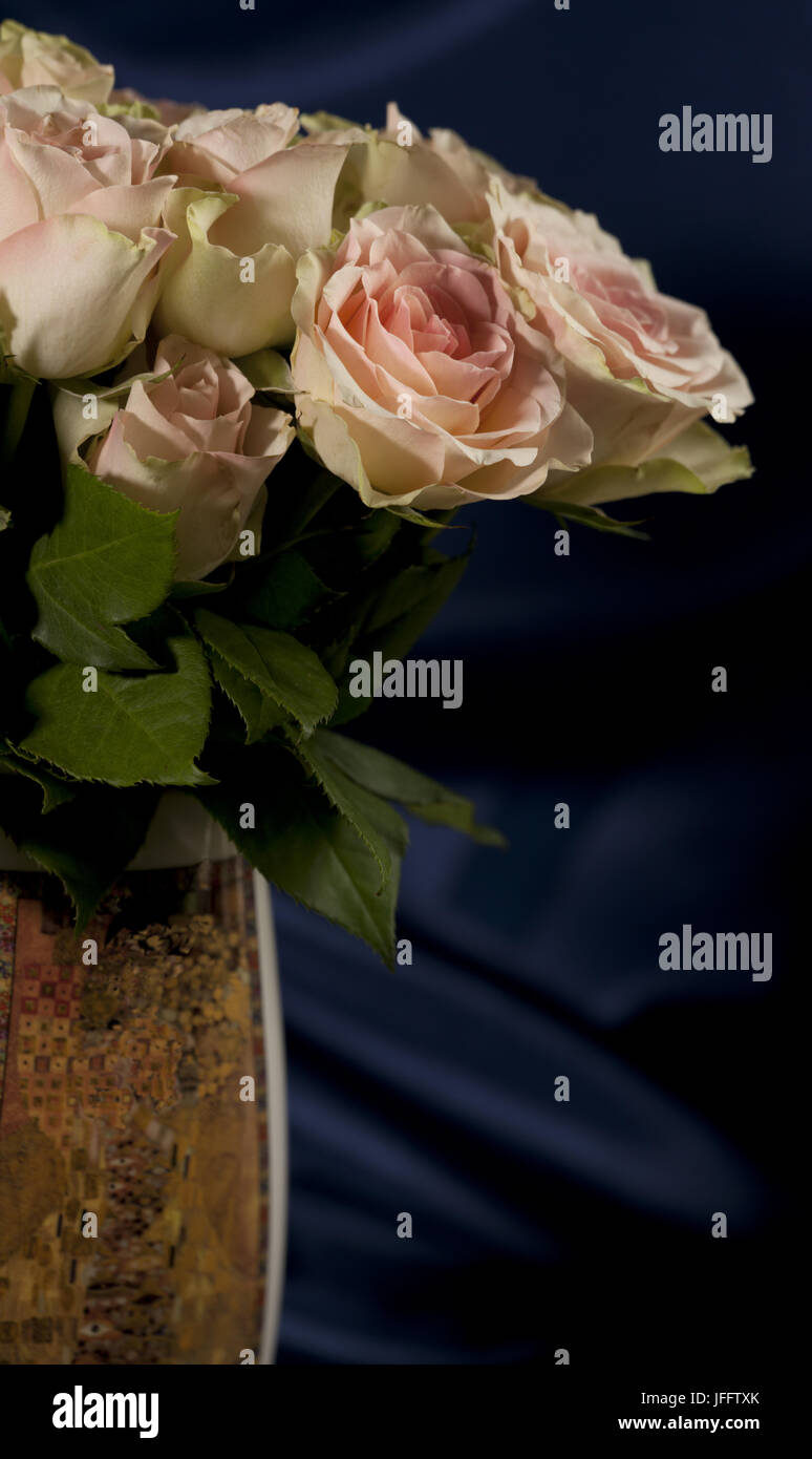 Blumenstrauss Gross Fotos Und Bildmaterial In Hoher Aufl sung Alamy blumenstrauss-gross-fotos-und-bildmaterial-in-hoher-aufl-sung-alamy