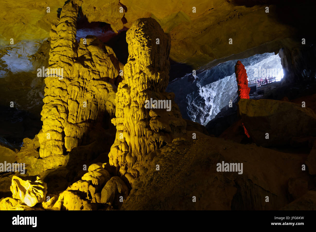 Thien Cung Grotte in der Halong Bay, Vietnam, Asien Stockfoto
