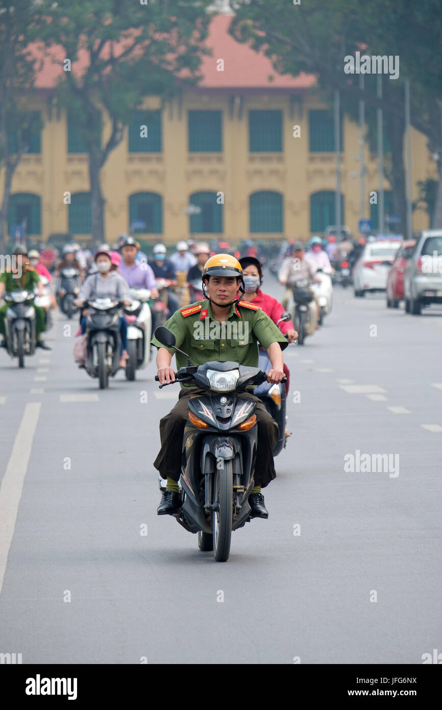 Tausende von Motorroller während der Rush Hour in Hanoi, Vietnam, Asien Stockfoto