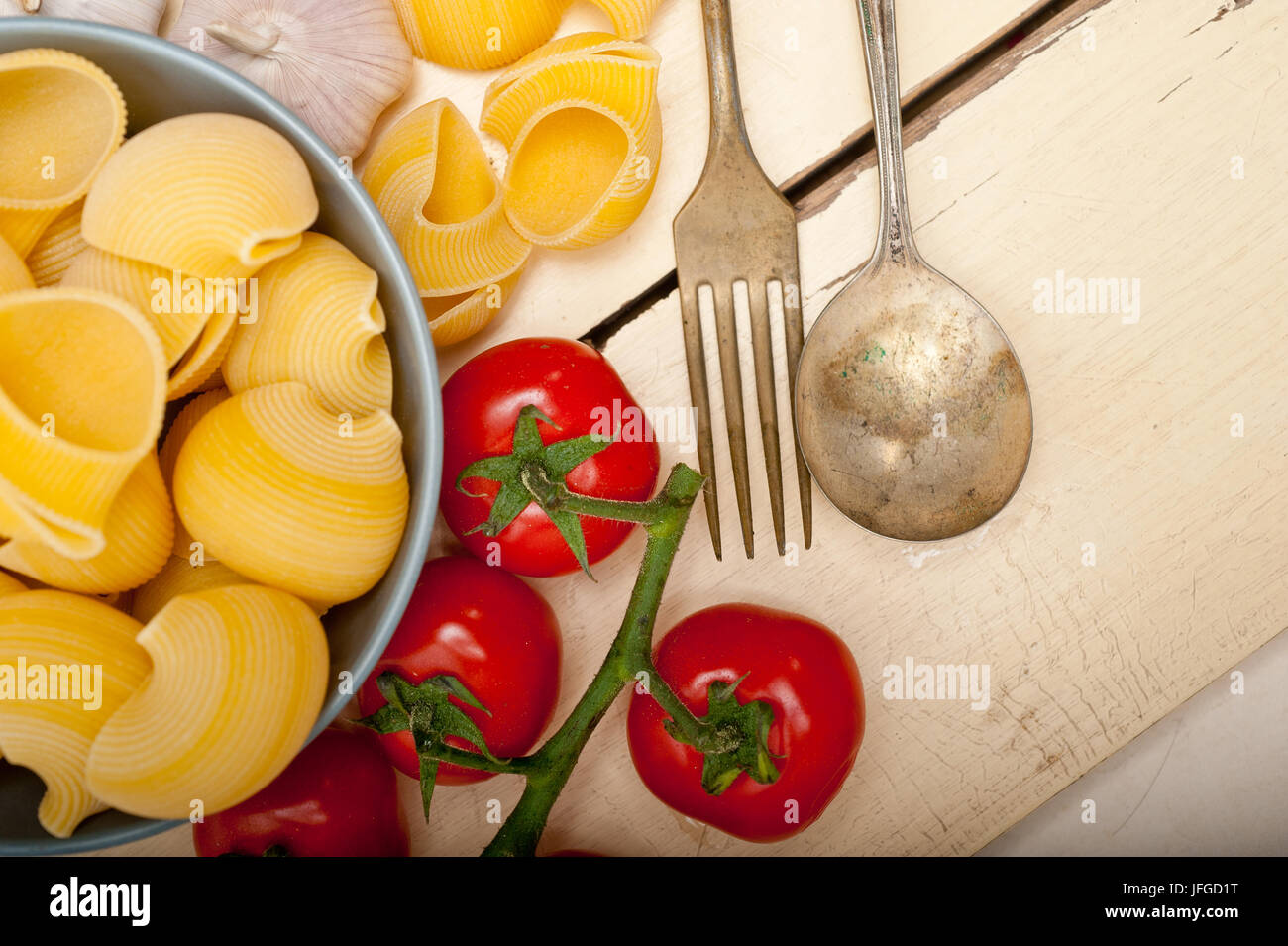 Italienische Schnecke lumaconi Nudeln mit Tomaten Stockfoto