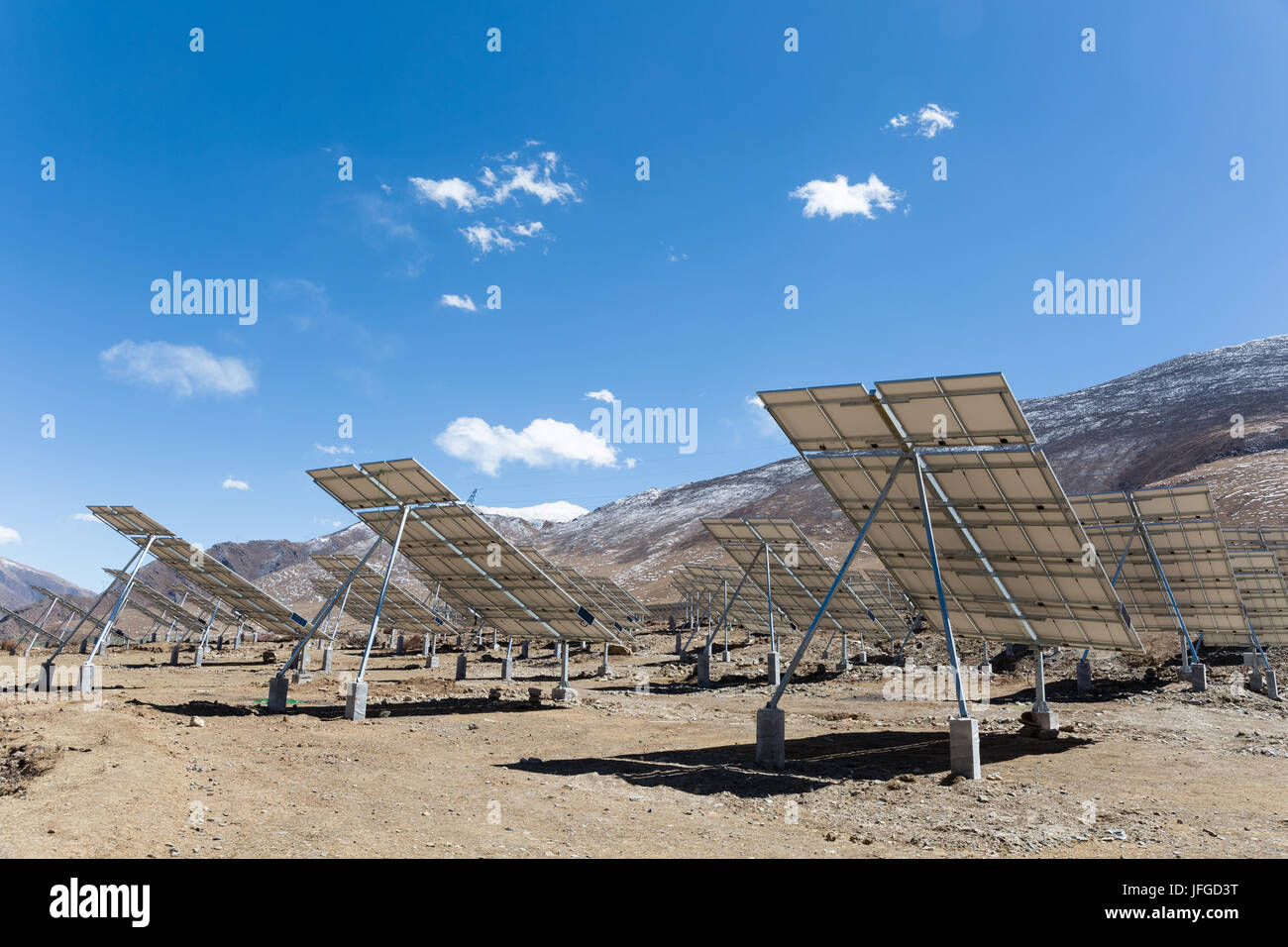 Solarenergie in der tibetischen Hochebene Stockfoto