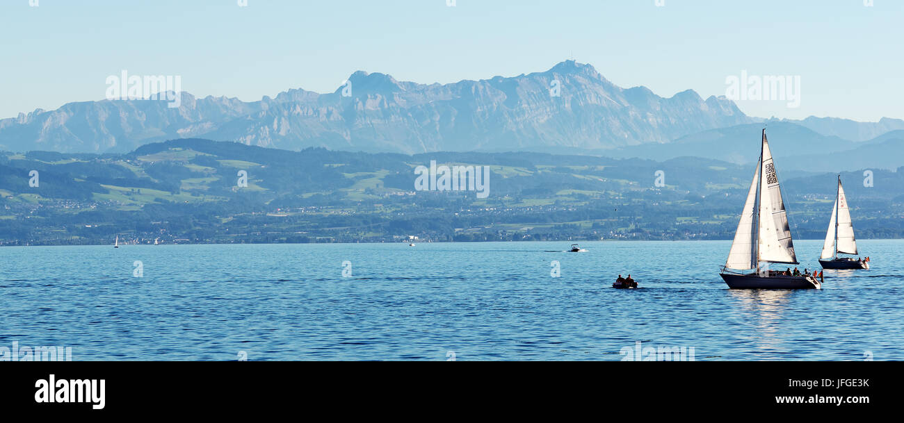 Blick auf die alpine Kette am Bodensee Stockfoto