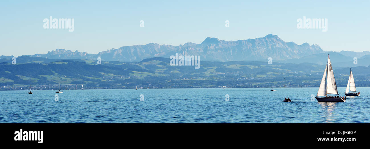 Blick auf die alpine Kette am Bodensee Stockfoto