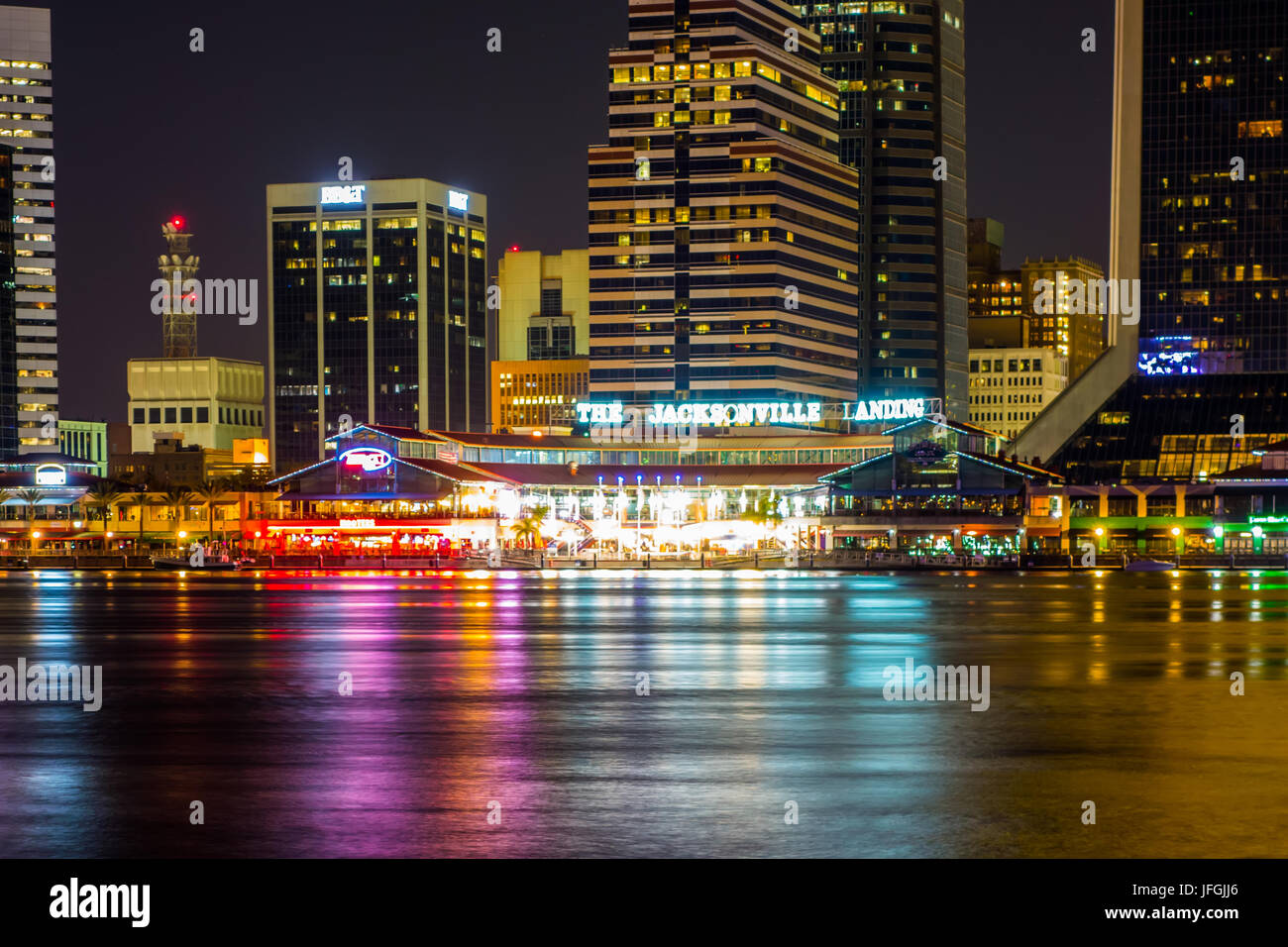 Abend am St. John's River und Jacksonville Florida skyline Stockfoto