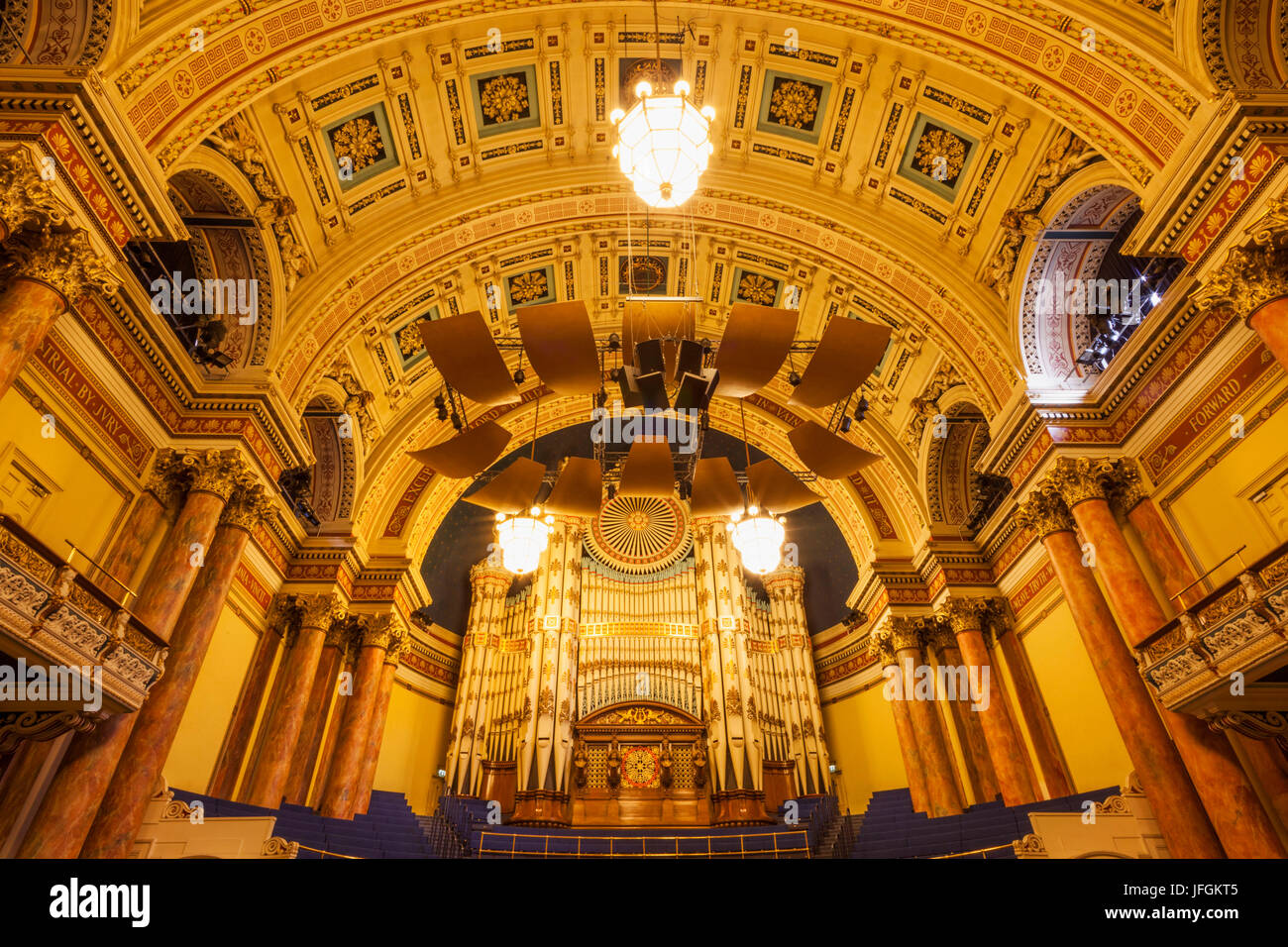 England, Yorkshire, Leeds, Leeds Town Hall, Albert Zimmer Stockfoto