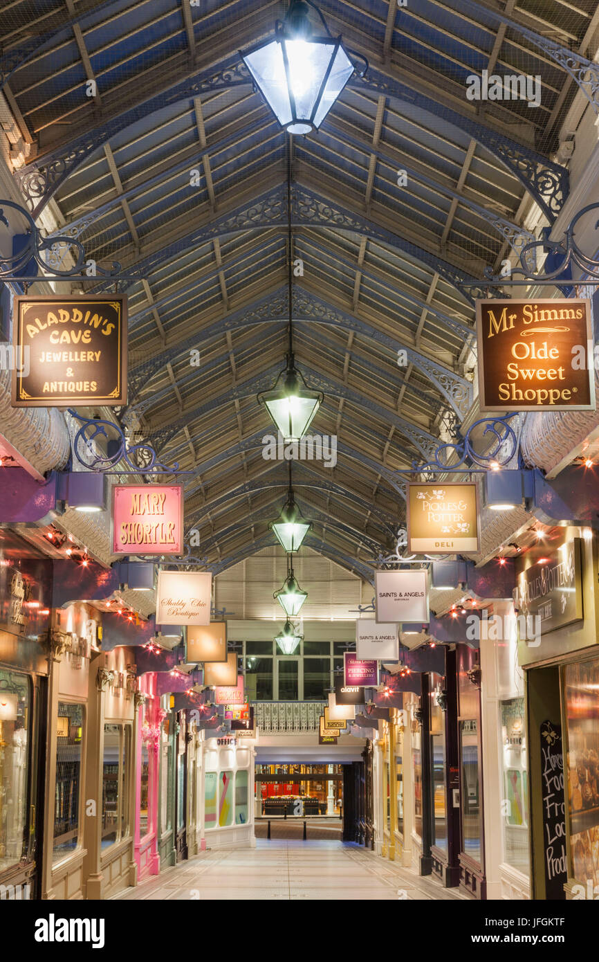 England, Yorkshire, Leeds, Queens Arcade Stockfoto