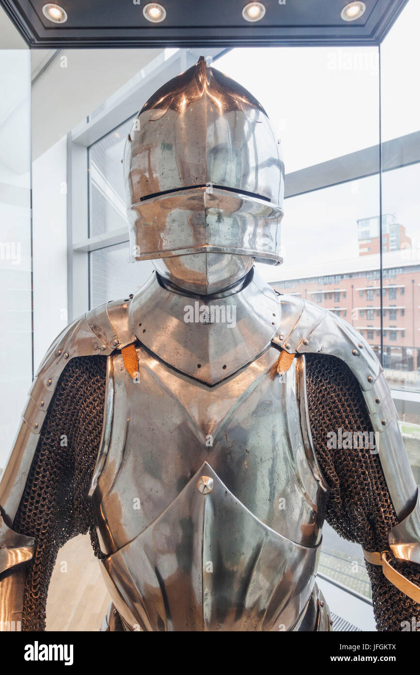 Das Royal Armouries Museum, Leeds, Yorkshire, England zeigt mittelalterliche Rüstung Stockfoto