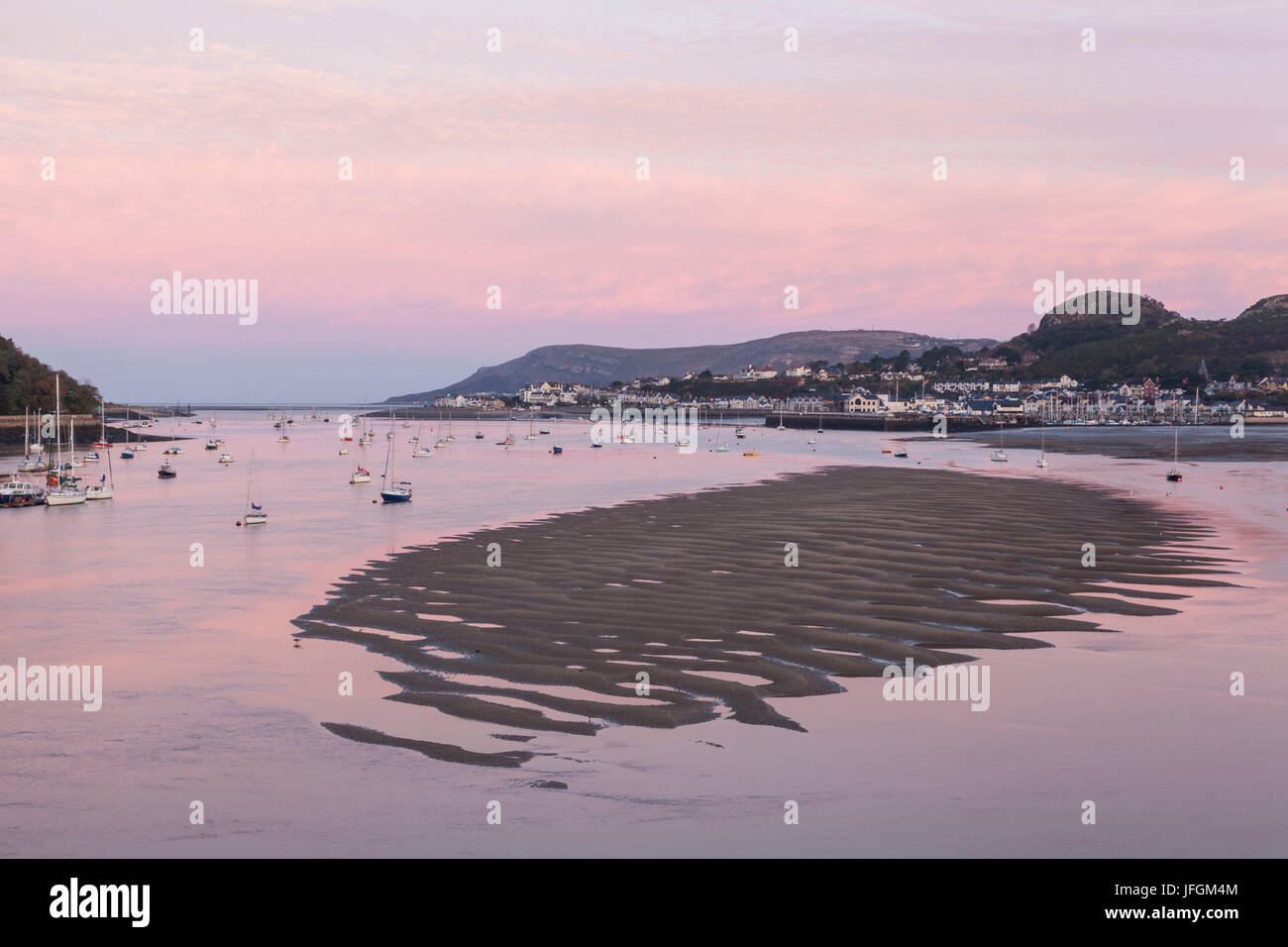 Wales, Conwy, der Fluss Conwy im Morgengrauen Stockfoto