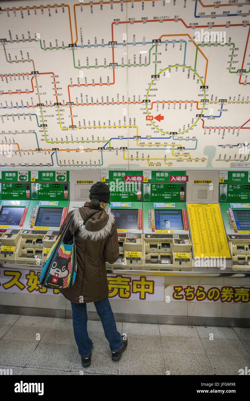 Japan, Tokyo City, Stadtteil Shibuya, Shibuya Station Eintrittskarten dispenser Stockfoto