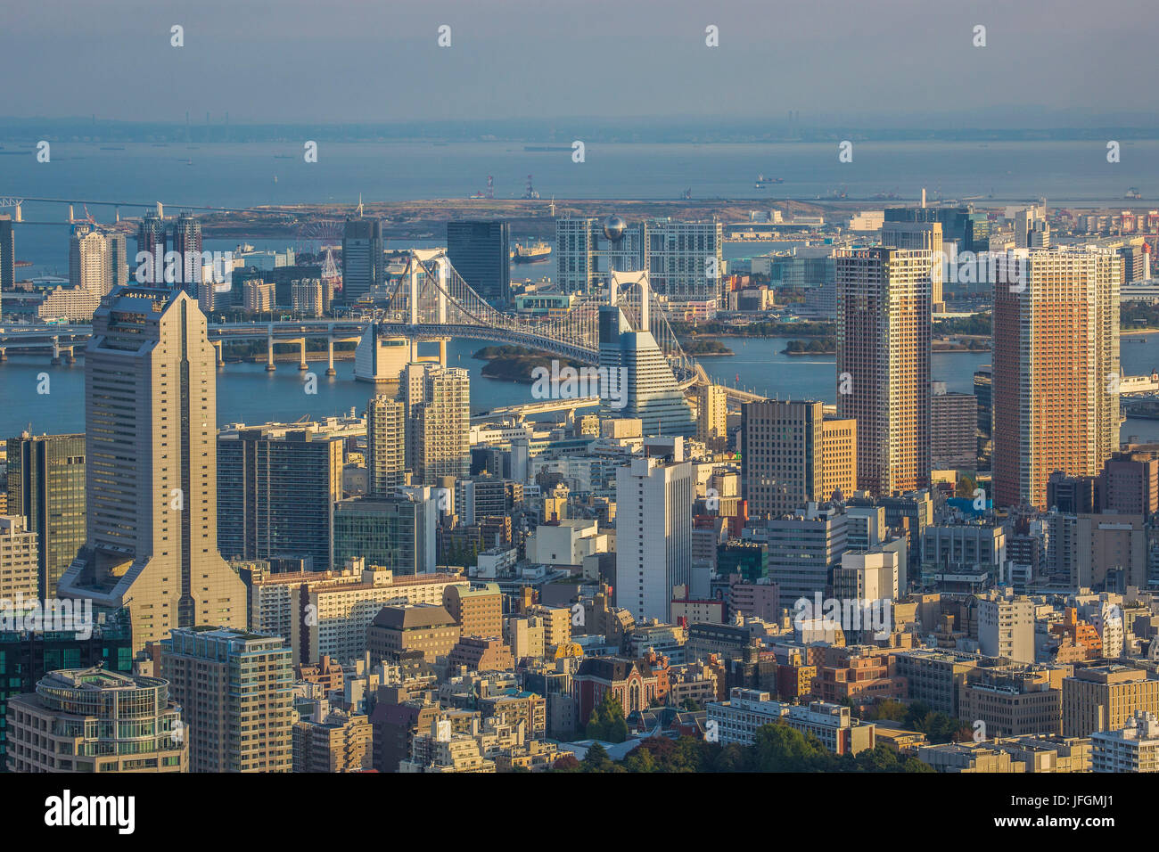 Japan, Tokyo City, Odaiba District, Regenbogenbrücke Stockfoto
