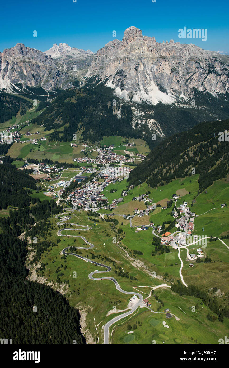 Corvara mit Sassongher, Dolomiten, Luftbild, Hochtal, Süd Tirol, Italien Stockfoto