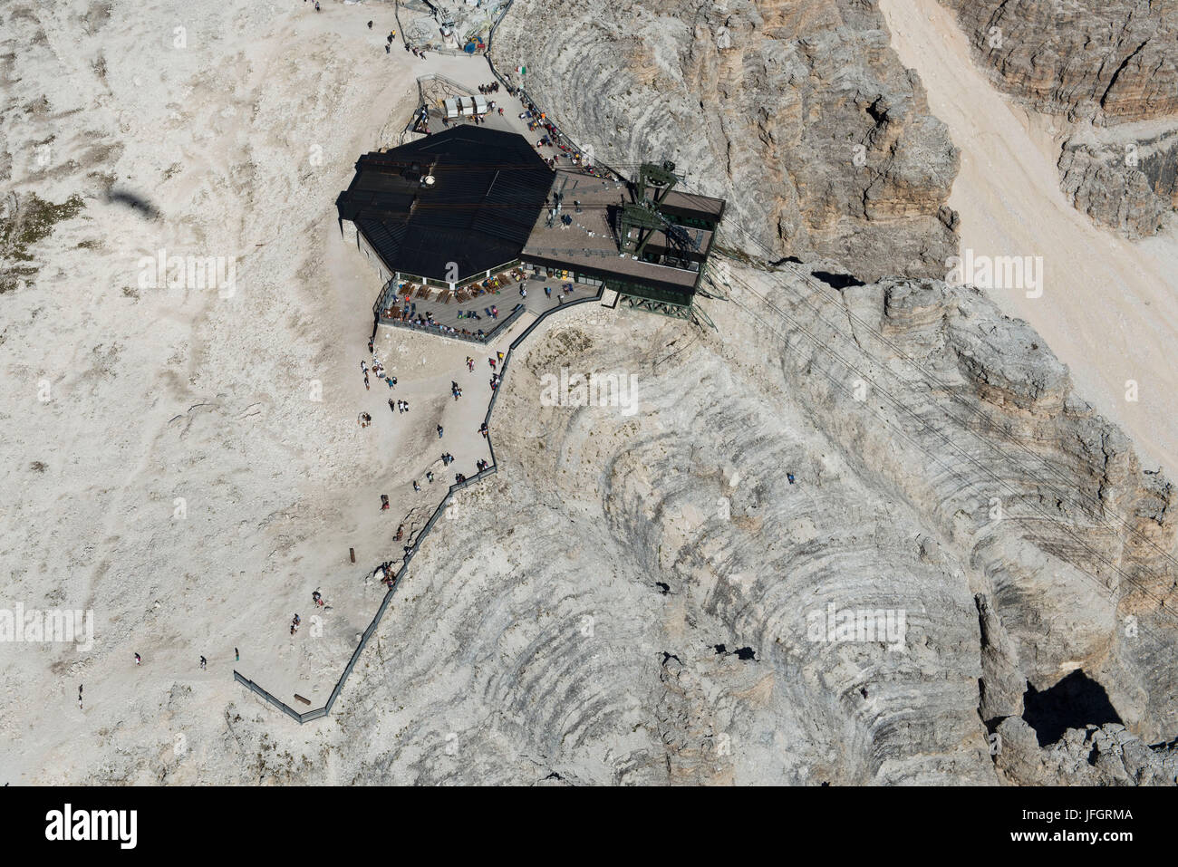 Sellagruppe mit Sas de Pordoi, Top terminal Seilbahn, die Dolomiten, Luftbild, Hochgebirge, Trentino, Italien Stockfoto