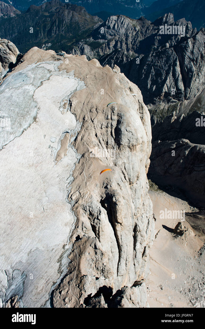 Marmolada, Dolomiten, Wand bars, Gleitschirm, Marmoladagletscher, Luftbild, hohe Berge, Trentino, Italien Stockfoto