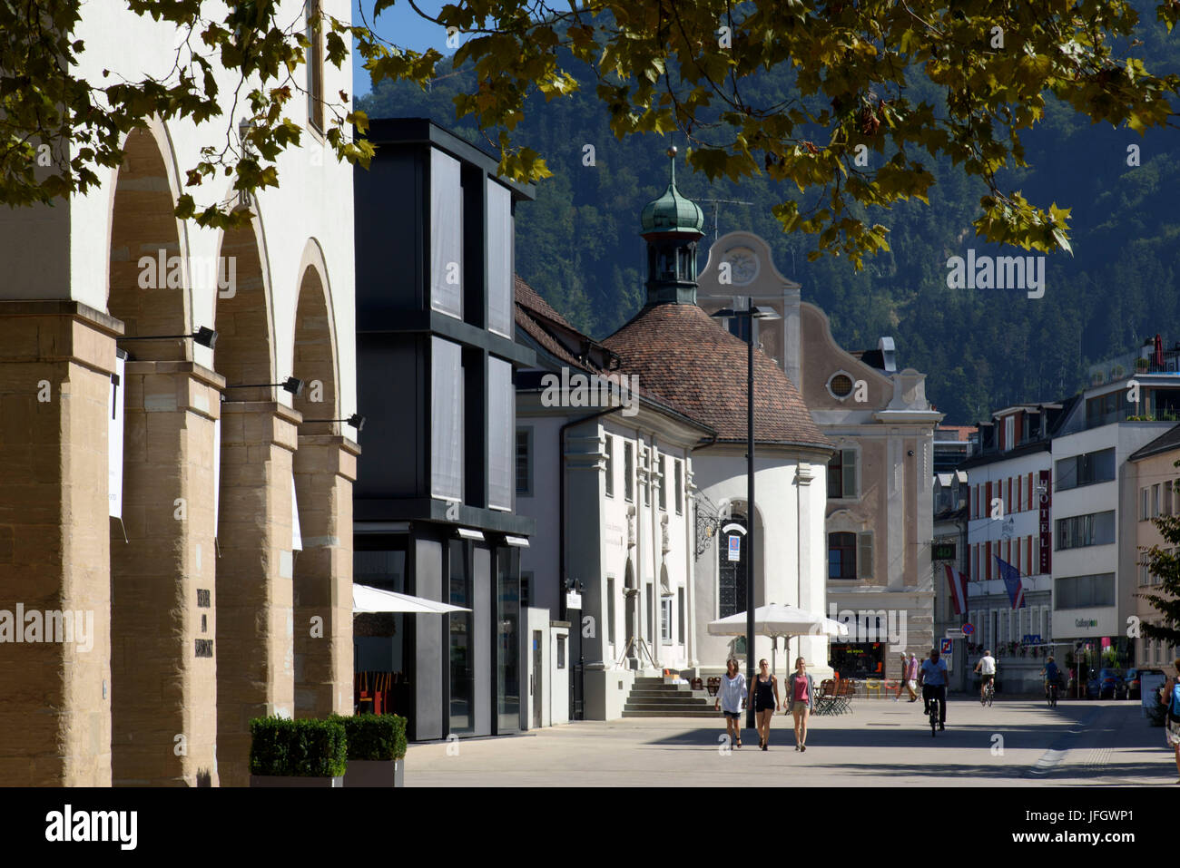 Kornmarktstrasse mit Nepomukkapelle, Kornmarktplace, Bodensee, Bregenz, Vorarlberg, Österreich Stockfoto