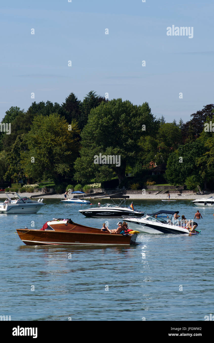 Motorboote in der Wasserburger Bucht, Wasserburg, Bodensee, Bayern, Deutschland Stockfoto