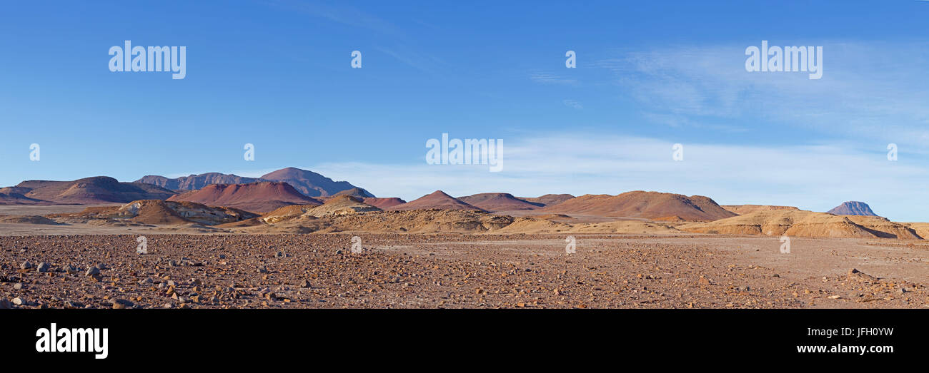 verwitterte farbigen Sandstein Felsen, Sandstein abnorme Kündigungen, Stein Ebene, Damaraland, Namibia, panorama Stockfoto