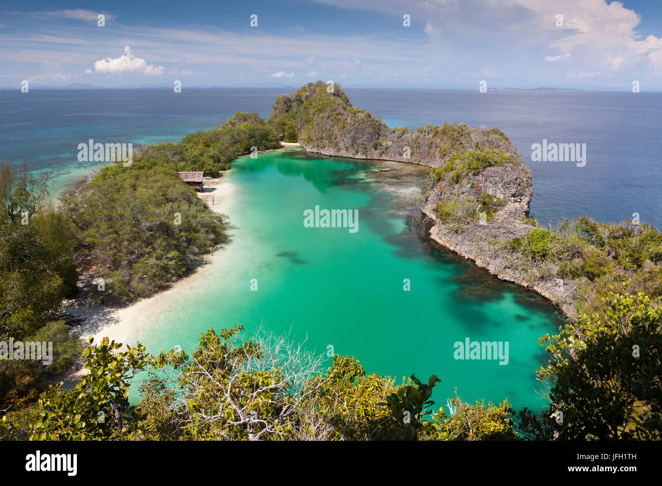 Rufus Bay Lagune mit Fam Island, Raja Ampat, West Papua, Indonesien Stockfoto