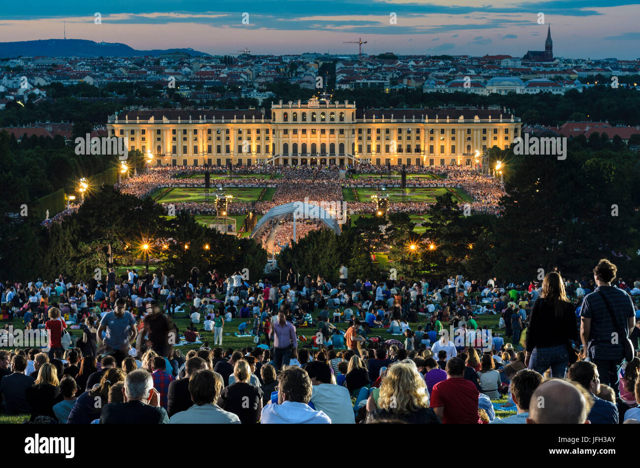 SommerNightKonzert der Wiener Philharmoniker im Park von Schloss