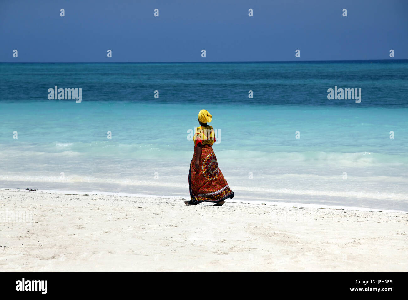 Afrikanische Frau in traditioneller Kleidung Stockfoto